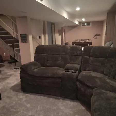 Super Suite With Sauna, Pool Table And Arcade Game Lansing Exterior foto