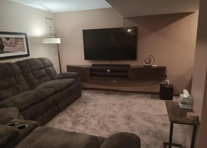 Super Suite With Sauna, Pool Table And Arcade Game