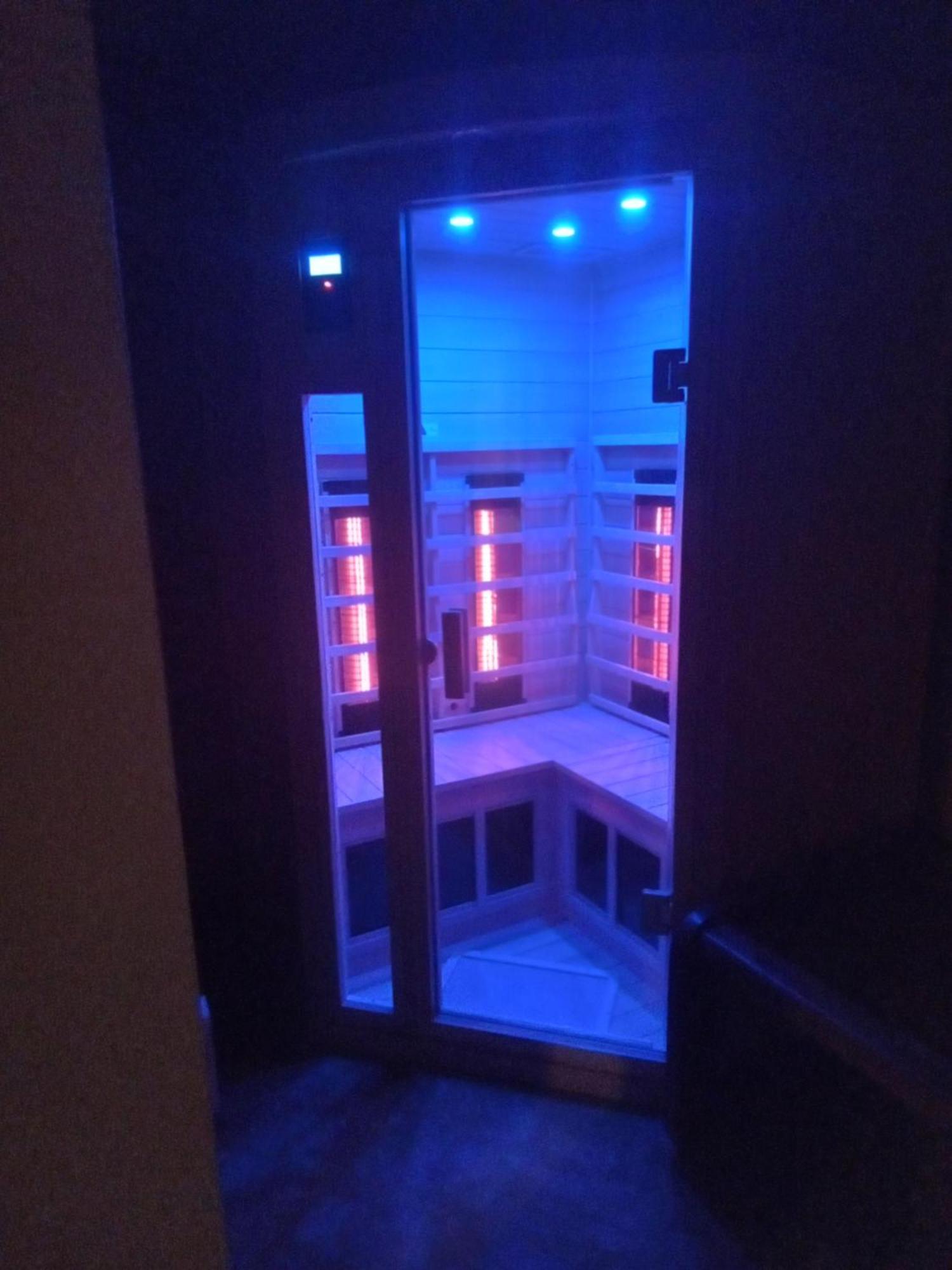 Apartment Super With Sauna, Pool Table And Arcade Game *