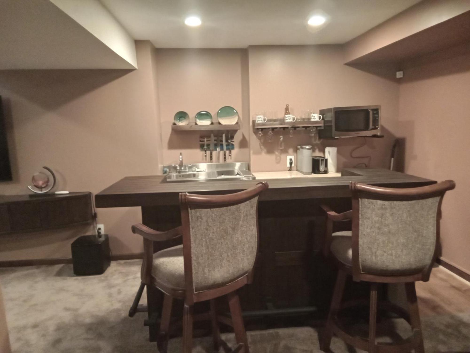Apartment Super With Sauna, Pool Table And Arcade Game