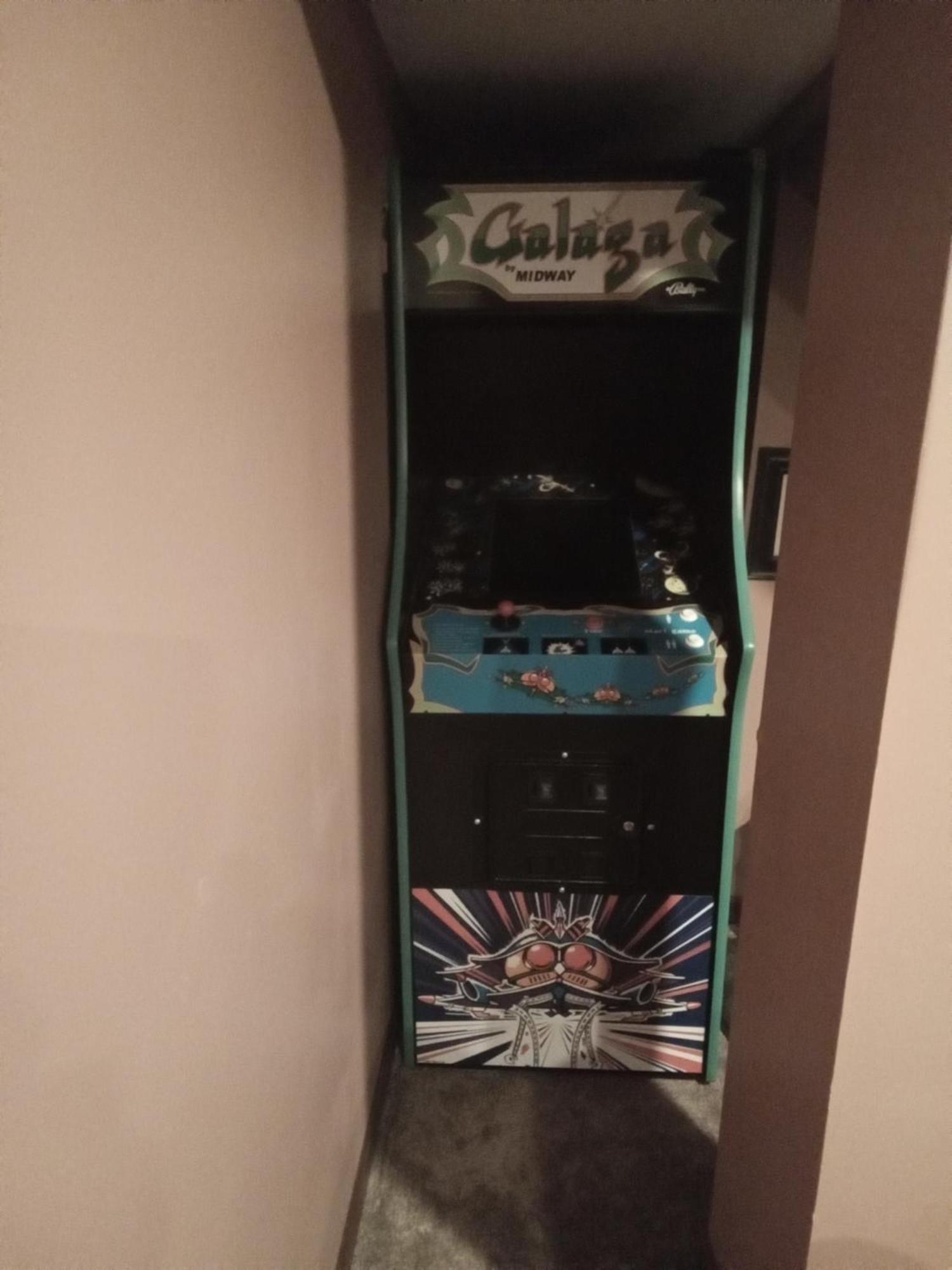 Apartment Super With Sauna, Pool Table And Arcade Game *